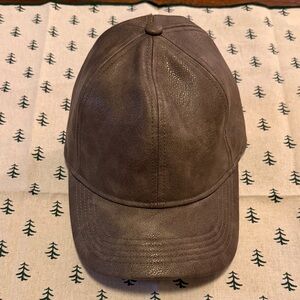 ❄️ NEW LISTING❄️ LEATHER BASEBALL CAP ❄️ GAP ❄️ BROWN / GRAY ❄️